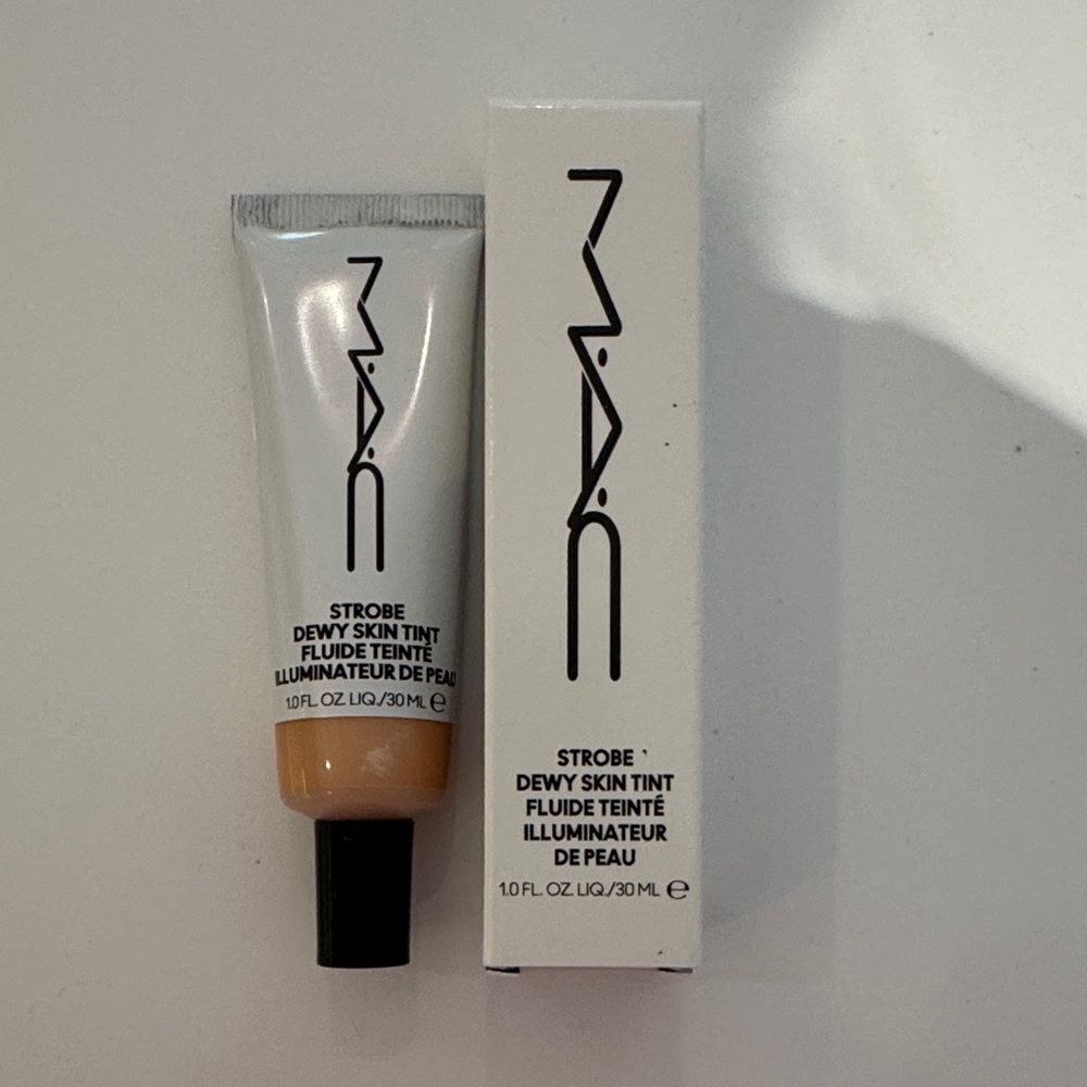 MAC Cosmetics Strobe Dewy Skin Tint - Cream Light 3 NIB